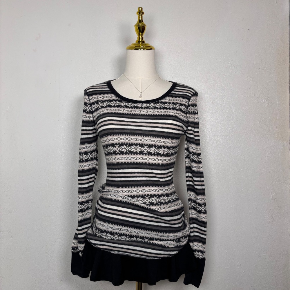 old navy sleep geometric snowflake striped christmas black white top loungewear